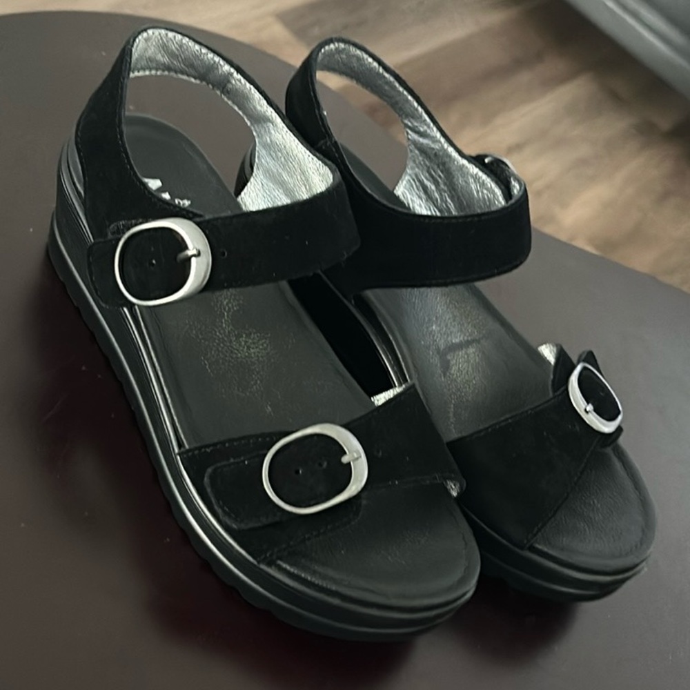 ALEGRIA Women's Morgyn Flatform Wedge Sandals - Black. Size 37new with out box.